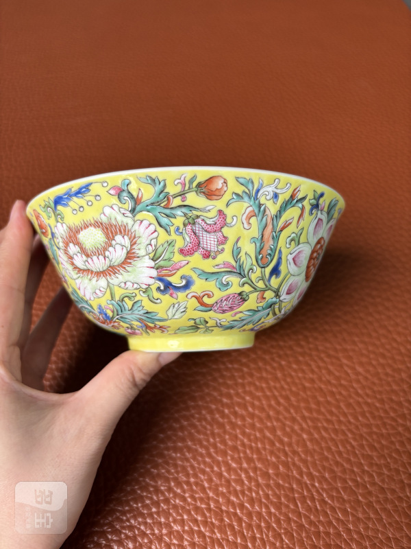 清道光 黄地洋彩西洋花卉纹碗 - 图7